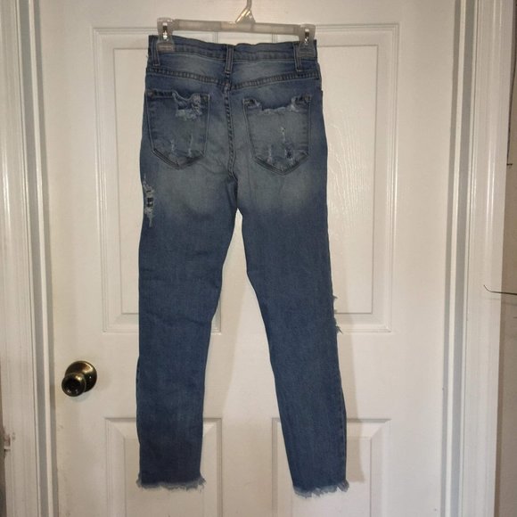 Excellent Distressed Jeans by Fashion Nova Size 5 - Picture 2 of 3